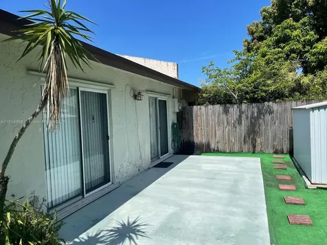 6172 SW 4th Place Margate FL 33068