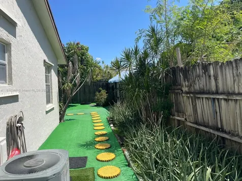 6172 SW 4th Place Margate FL 33068