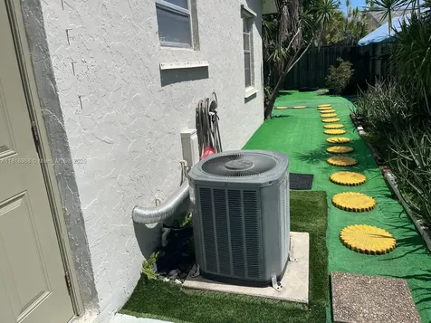 6172 SW 4th Place Margate FL 33068