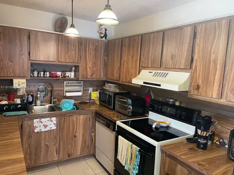 6172 SW 4th Place Margate FL 33068
