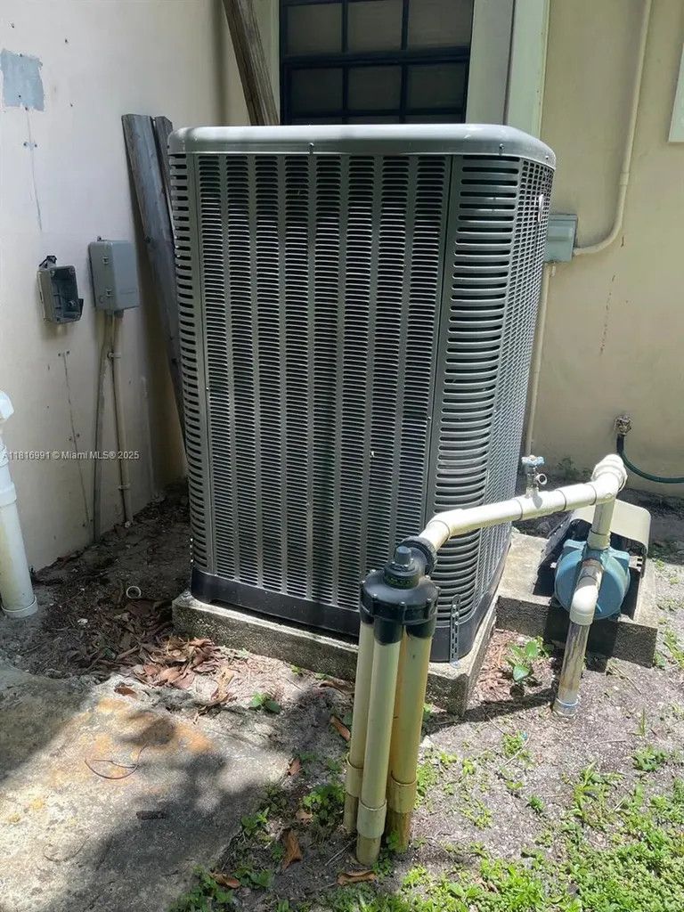 451 E Dayton Circle Fort Lauderdale FL 33312