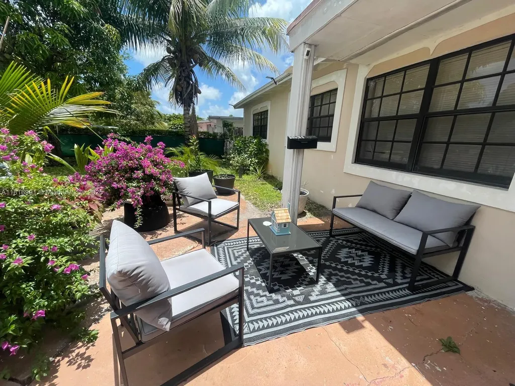 451 E Dayton Circle Fort Lauderdale FL 33312