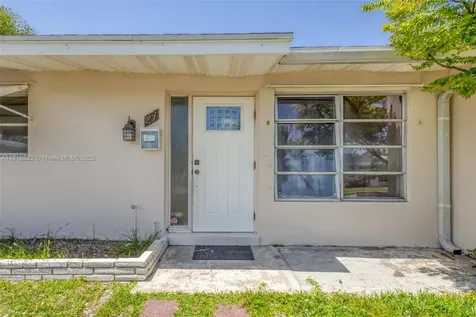 27 Robalo Court North Palm Beach FL 33408