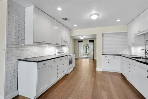 27 Robalo Court North Palm Beach FL 33408