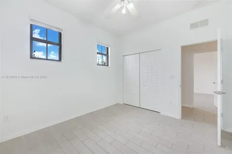 704 NE 193rd Street Miami FL 33179