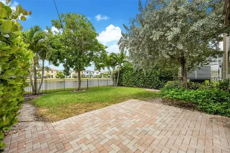 704 NE 193rd Street Miami FL 33179