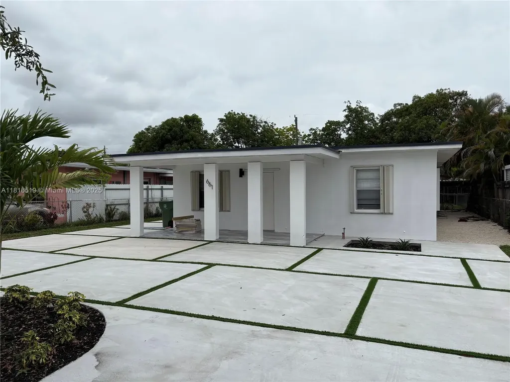 661 E 44th Street Hialeah FL 33013