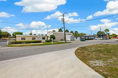 2402 S Us Highway 1 Fort Pierce FL 34982