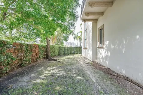 18825 N Bay Road Sunny Isles Beach FL 33160