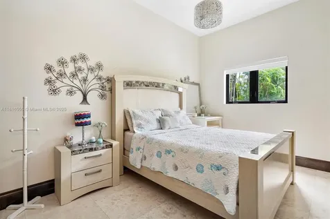 18825 N Bay Road Sunny Isles Beach FL 33160
