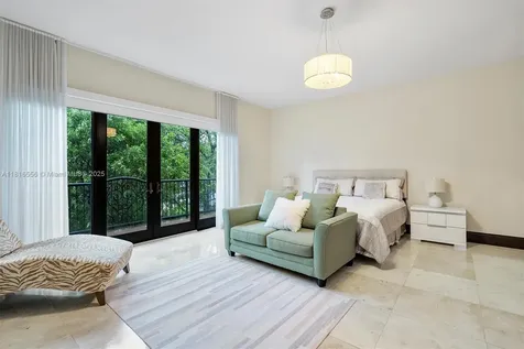 18825 N Bay Road Sunny Isles Beach FL 33160