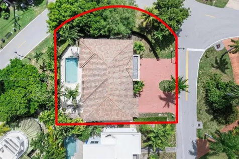 18825 N Bay Road Sunny Isles Beach FL 33160