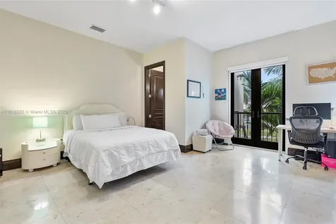 18825 N Bay Road Sunny Isles Beach FL 33160
