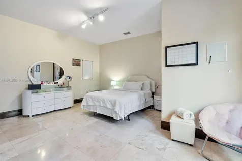 18825 N Bay Road Sunny Isles Beach FL 33160