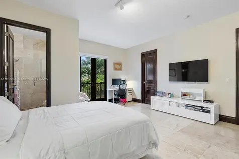 18825 N Bay Road Sunny Isles Beach FL 33160