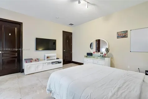 18825 N Bay Road Sunny Isles Beach FL 33160