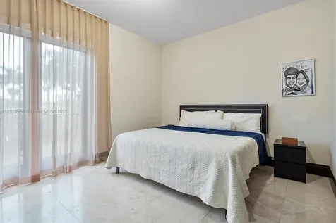 18825 N Bay Road Sunny Isles Beach FL 33160