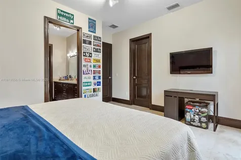 18825 N Bay Road Sunny Isles Beach FL 33160