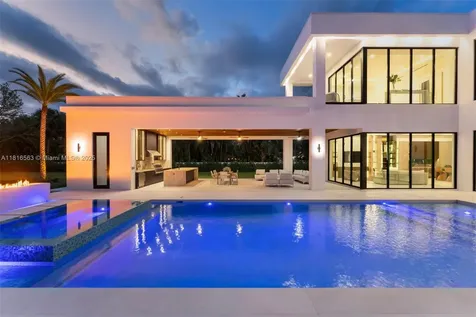 6900 SW 72nd Court Miami FL 33143