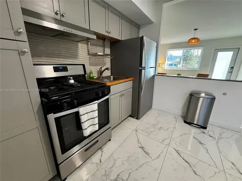 1012 SW 3rd Avenue Hallandale Beach FL 33009