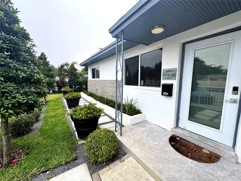 1012 SW 3rd Avenue Hallandale Beach FL 33009