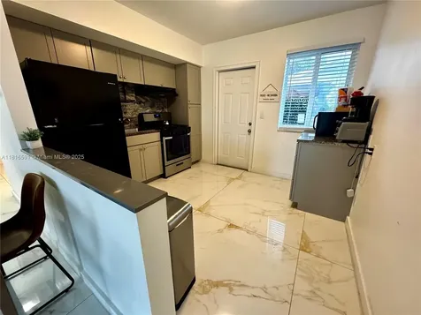 1012 SW 3rd Avenue Hallandale Beach FL 33009