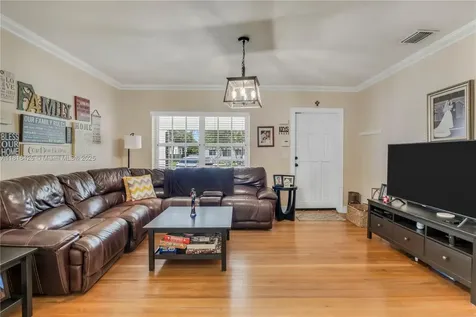 1110 Falcon Avenue Miami Springs FL 33166