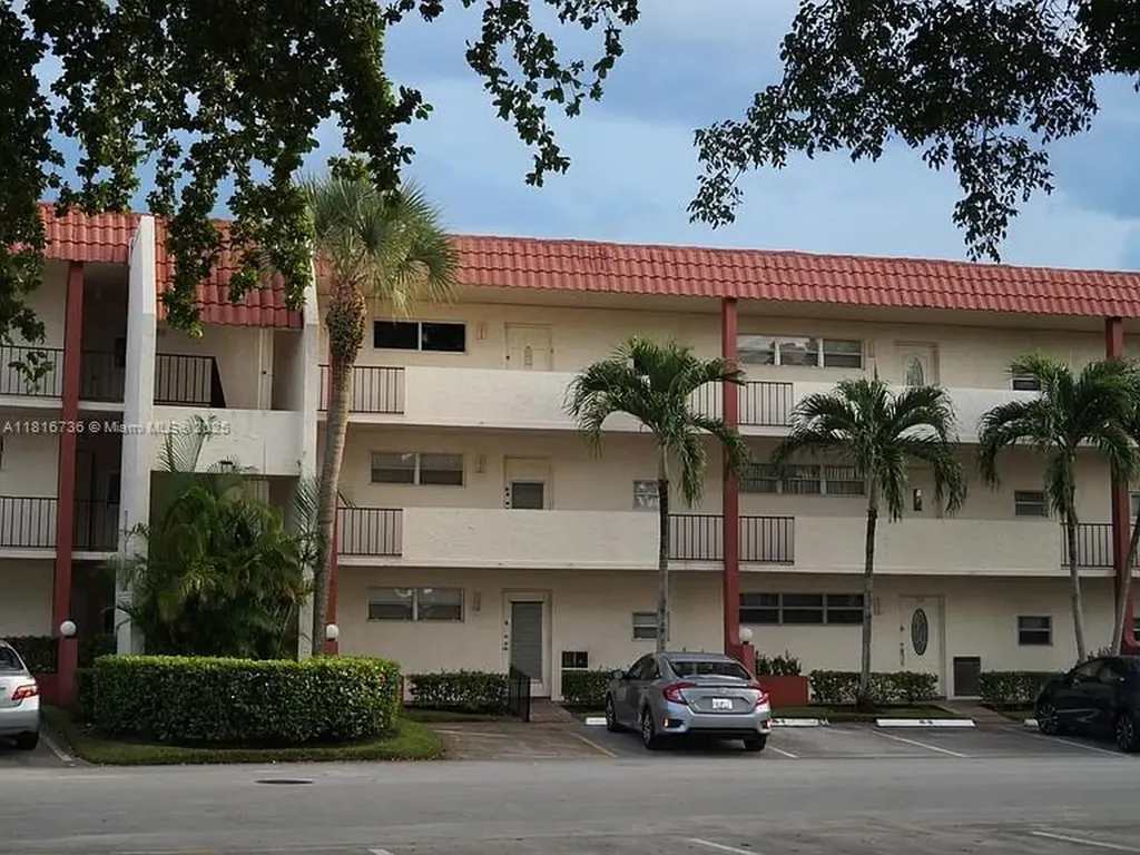 9820 S Hollybrook Lake Drive Pembroke Pines FL 33025