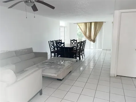 9820 S Hollybrook Lake Drive Pembroke Pines FL 33025