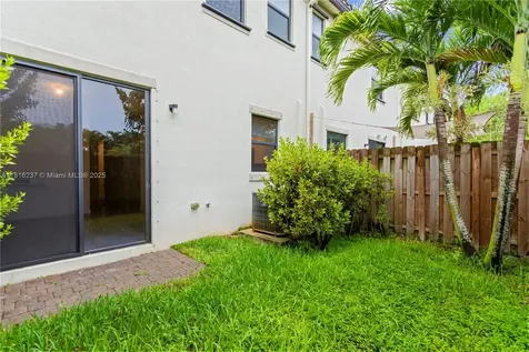 6496 S Anise Court Davie FL 33314