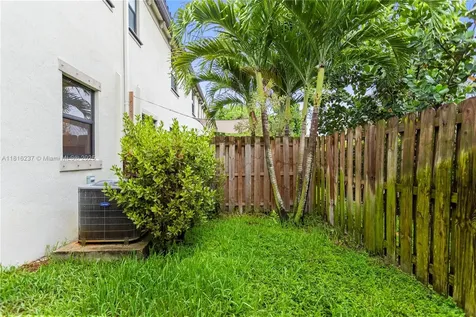 6496 S Anise Court Davie FL 33314
