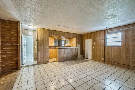 4818 NW 8th Street Plantation FL 33317