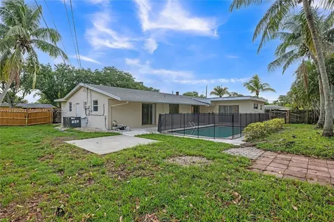 4818 NW 8th Street Plantation FL 33317