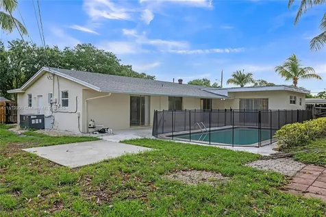 4818 NW 8th Street Plantation FL 33317