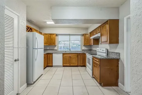 4818 NW 8th Street Plantation FL 33317
