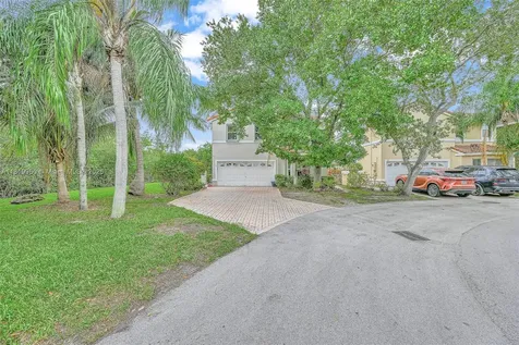 1151 W Lake Street Hollywood FL 33019
