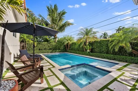 4940 SW 90th Court Miami FL 33165