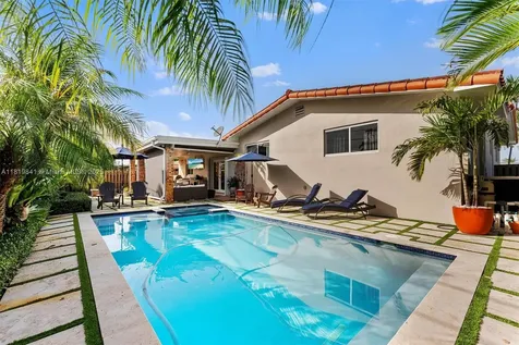 4940 SW 90th Court Miami FL 33165
