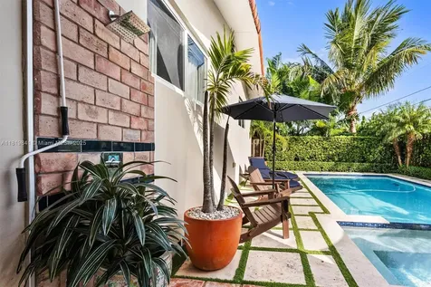 4940 SW 90th Court Miami FL 33165