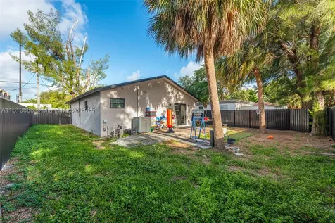 311 SE 3rd Avenue Hallandale Beach FL 33009