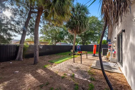 311 SE 3rd Avenue Hallandale Beach FL 33009