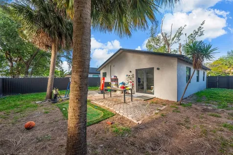 311 SE 3rd Avenue Hallandale Beach FL 33009