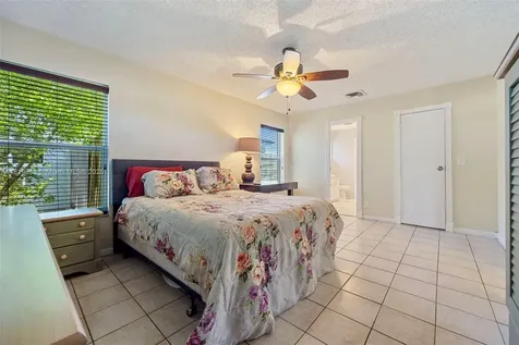 740 NW 97th Terrace Pembroke Pines FL 33024
