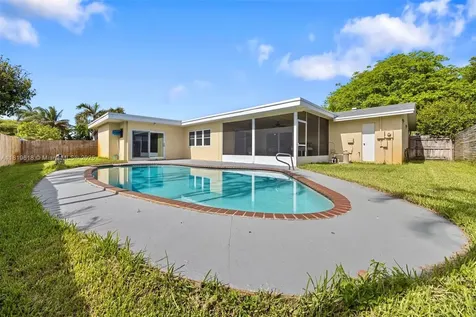 740 NW 97th Terrace Pembroke Pines FL 33024