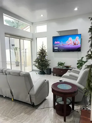 1120 Papaya Street Hollywood FL 33019