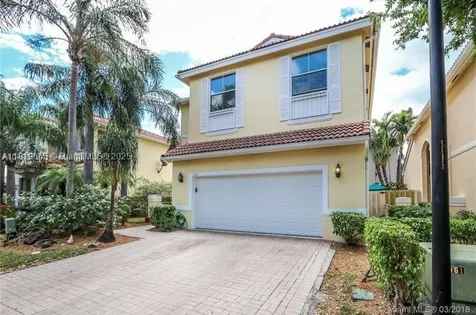 1120 Papaya Street Hollywood FL 33019