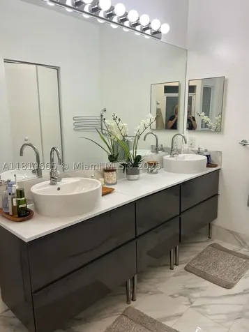 1120 Papaya Street Hollywood FL 33019