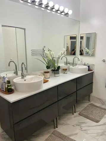 1120 Papaya Street Hollywood FL 33019