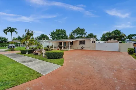 5435 SW 99th Court Miami FL 33165