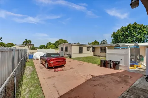 5435 SW 99th Court Miami FL 33165